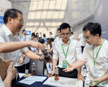 丁雲波赴第九屆工程建設行業互聯網大(dà)會，看望慰問公司工作人(rén)員